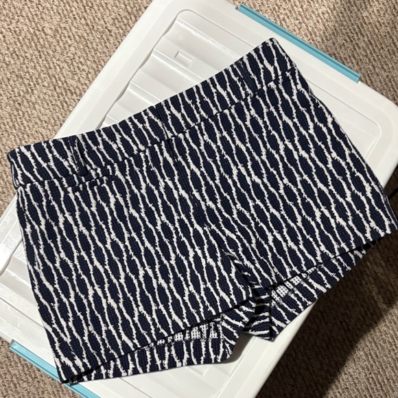 Navy and White LOFT Women's Riviera Shorts Sz 8 - Picture 1 of 1